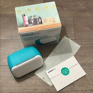 Cricut Joy machine with 11 x 30 cm mat